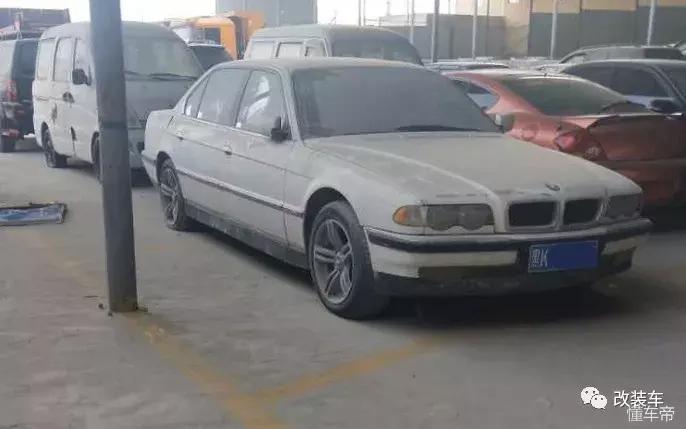 当年价值百万的凌志LS400被黄标报废，场面真是太残忍了！