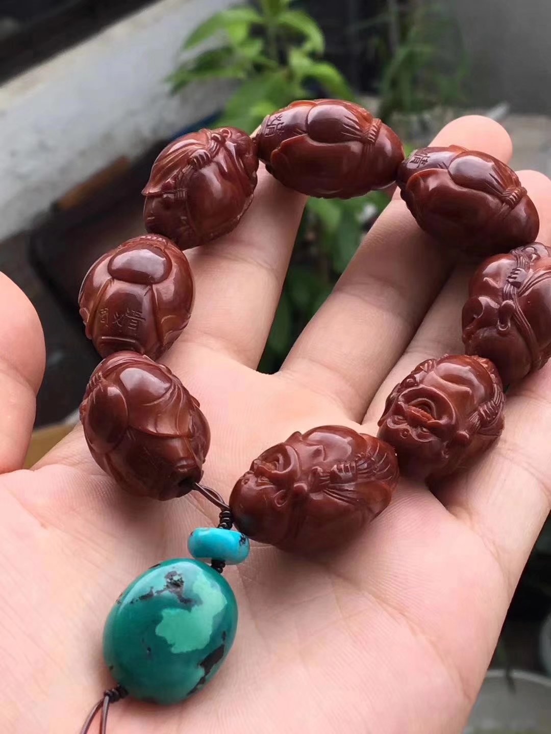 橄榄核雕有哪些套路,橄榄核小籽雕刻师