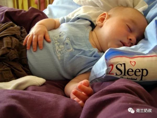 宝宝晚上不睡觉是什么问题,宝宝晚上不平躺睡