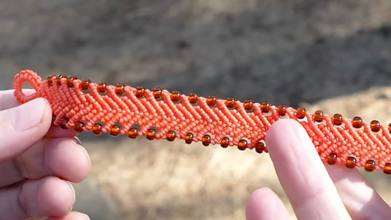 金刚结串珠手链编织教程,粉色水晶串珠手链编织教程