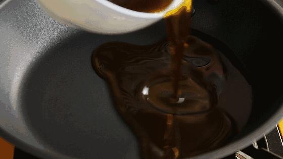 四川红油的正宗做法舌尖上的中国,正宗川菜传统红油的做法