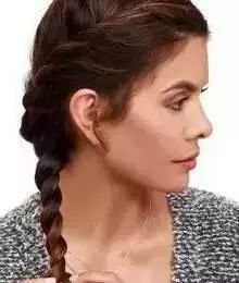 超短烫发刘海怎么扎头发简单好看,40岁的女人烫发后咋扎头发