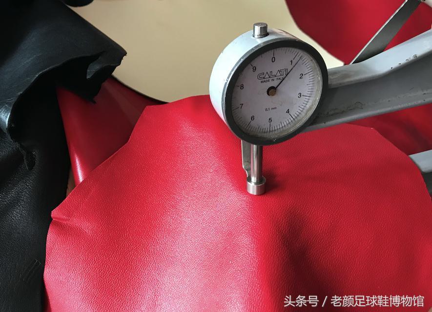 2002年的阿迪达斯鞋银色,阿迪达斯足球鞋哪一代最经典