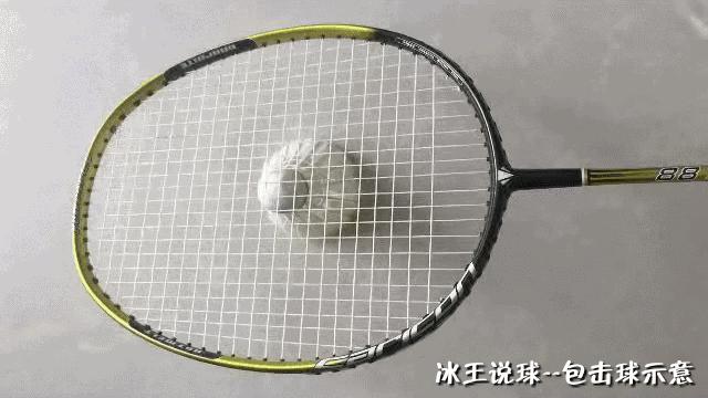 羽毛球挥球技巧,羽毛球击球瞬间如何引拍