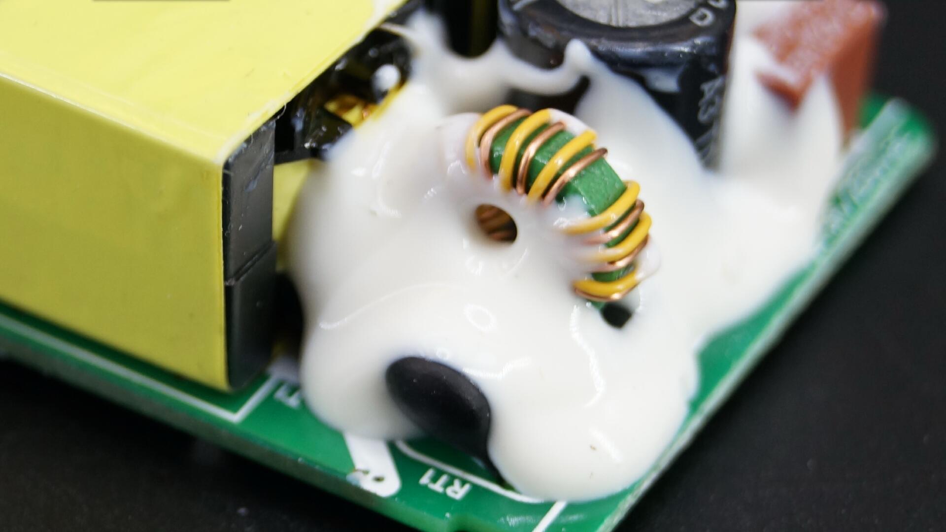 魅族充电器二换一,魅族原装充电器拆解