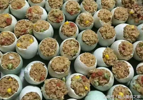 女子街头卖鸡蛋,00后女孩摆摊卖毛蛋