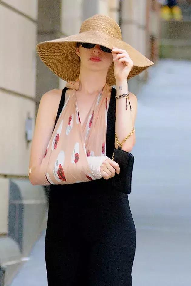 丝巾多种佩戴方式,丝巾的四种佩戴方式