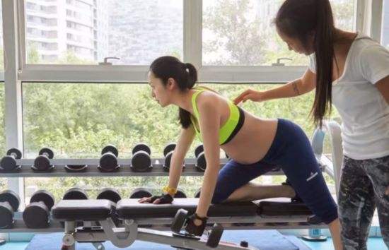 姚晨健身晒素颜自拍,姚晨怀孕1到40周孕肚的变化