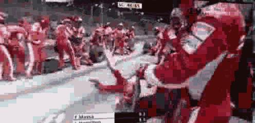 f1通过维修区最快纪录,f1维修区红灯