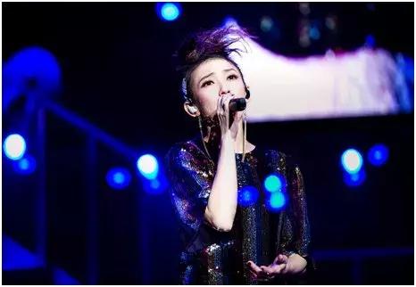 戴佩妮第一个专辑,戴佩妮再次和观众接唱怎样