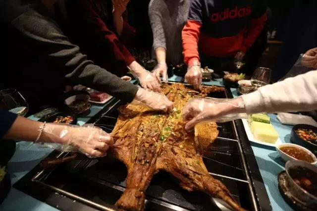 你无肉不欢吗？吃完叱咤大连烤肉界这4家名店，做梦也会笑！