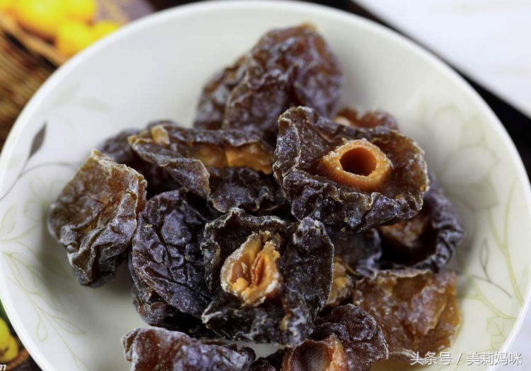 怀孕初期怎么缓解孕吐和口水多,怀孕初期喝椰子水可以缓解孕吐吗