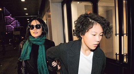 菲已入佛,唯已成仙,留童一个在人间