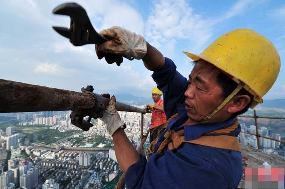 建筑工越来越值钱，月薪平均1.5万？农民工兄弟你达标了吗？