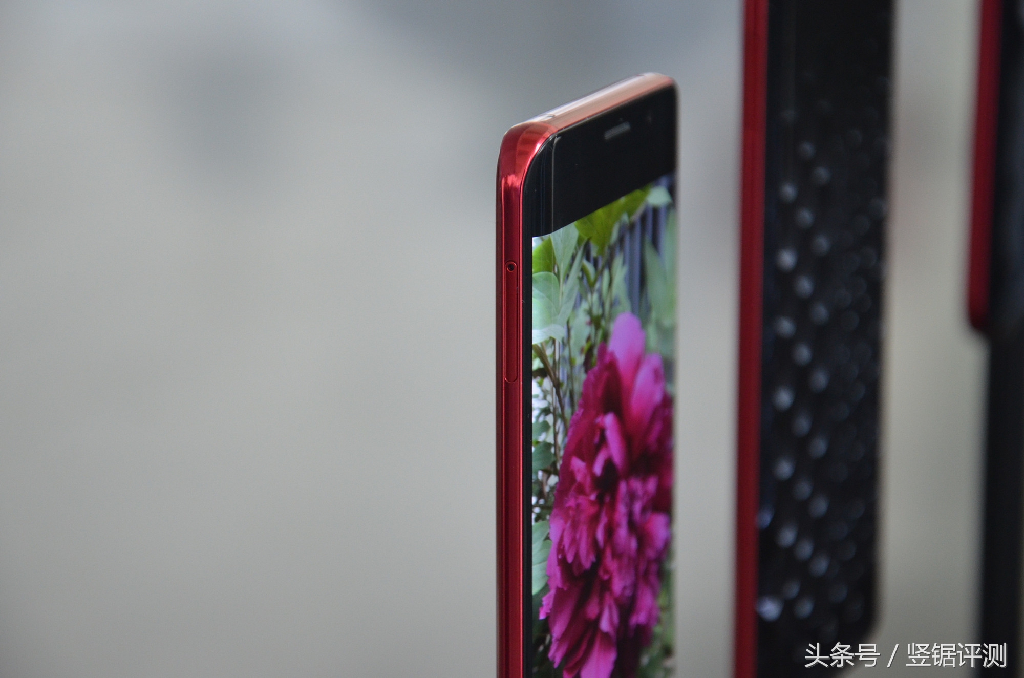 怪兽级配置！国产“最强”机型：华为MateRS保时捷设计简评