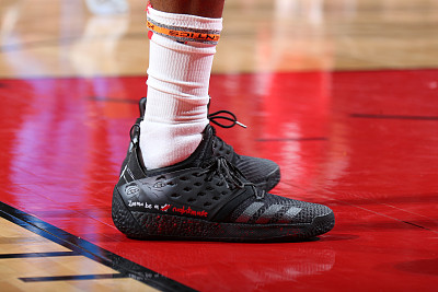 nba赛场球鞋特写,安踏kt8纪念科比