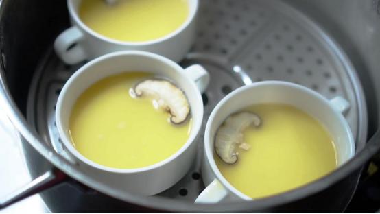 虾仁咸蛋黄豆腐羹,降低胆固醇的食物食谱