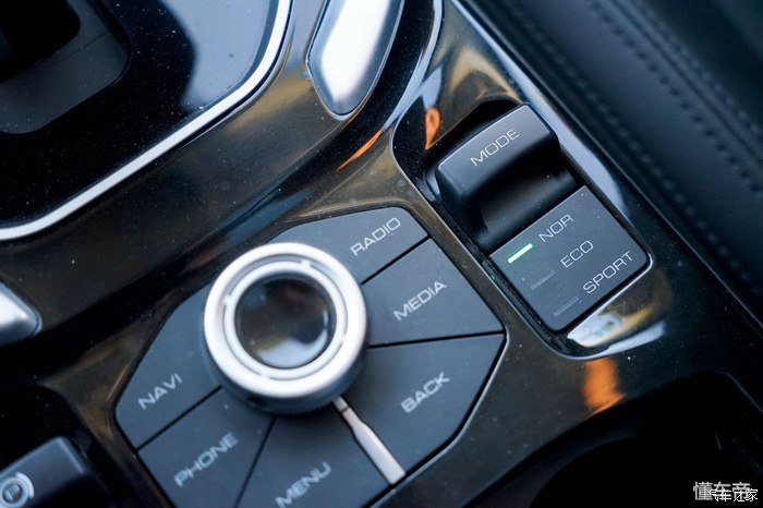 哈弗h6蓝标1.5t测评,第三代哈弗h61.5t2.0t选哪个好