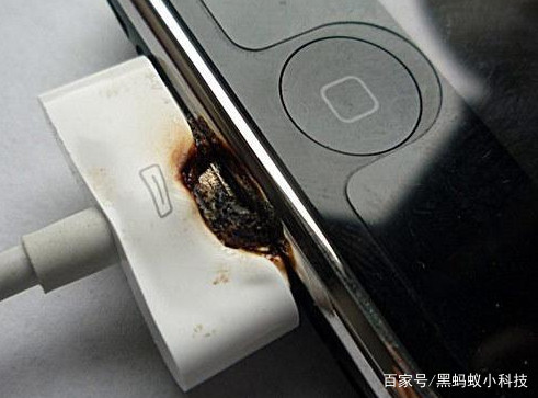 手机充电问题：怎样给手机充电才是最好的，空着充还是有电充？