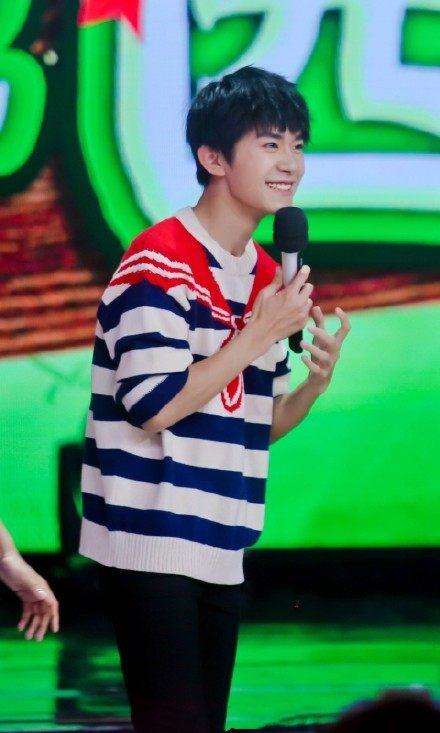 易烊千玺与李宇春谁的名气大 (易烊千玺谈李宇春)