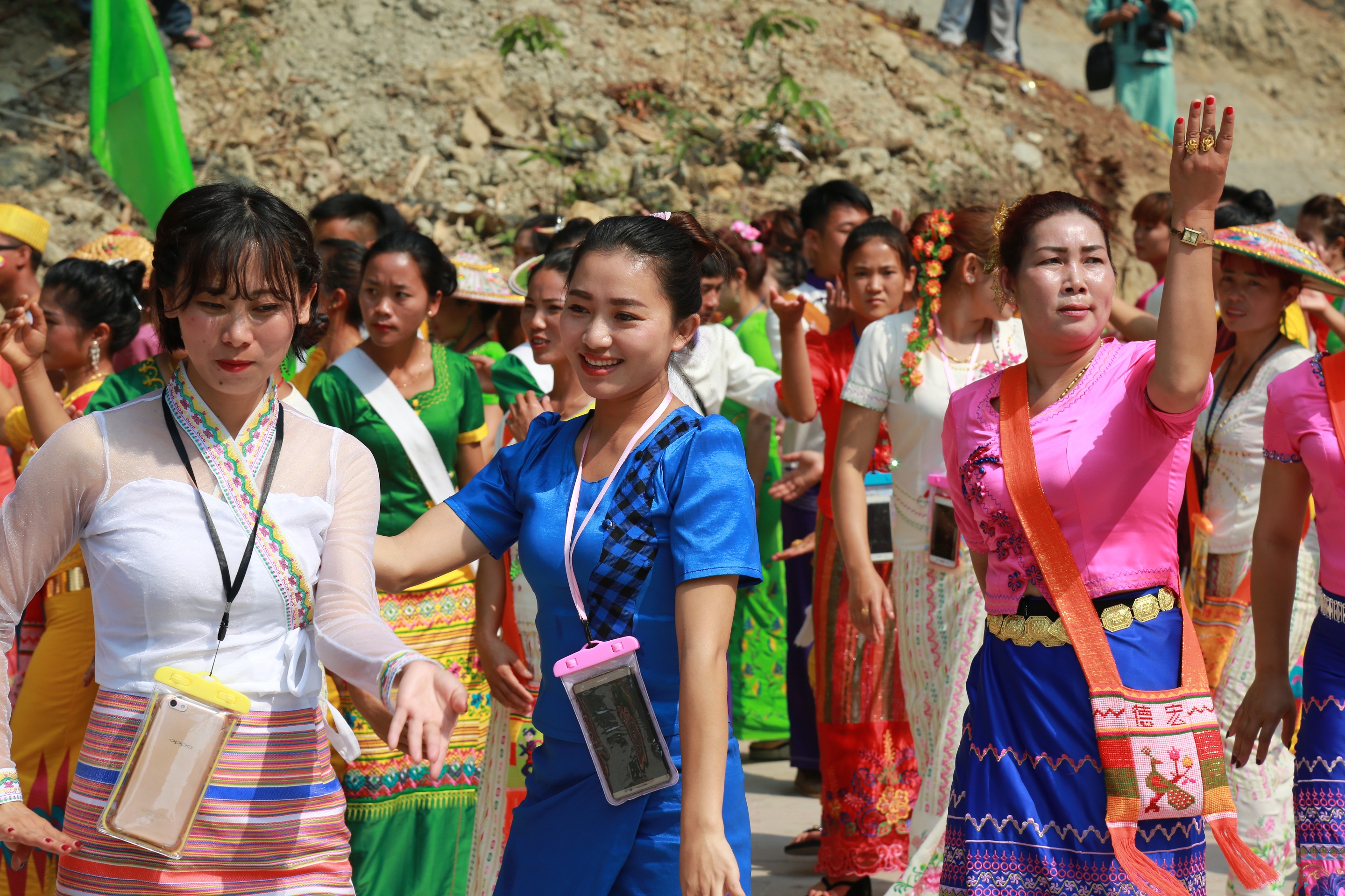 景洪泼水节今年还过吗,连山原生态景区皇后山泼水节