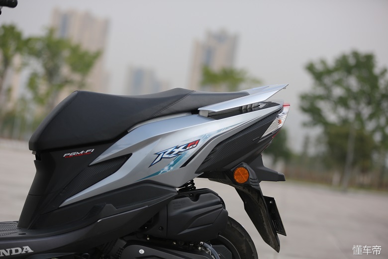 新大洲本田rx125裂行哪种颜色好看,新大洲本田裂行rx125和铃木uy125