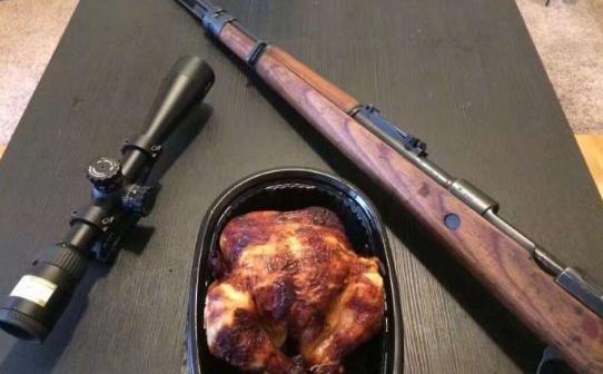 吃鸡版本最厉害的就是awm98k,吃鸡里面的98k加什么枪最牛逼