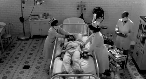 百年残暴治疗史堆砌的事实:同性恋不是病,请放弃治疗