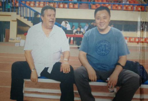 他是解说界马景涛，几乎得罪了全国球迷，但大连足球不能没有他