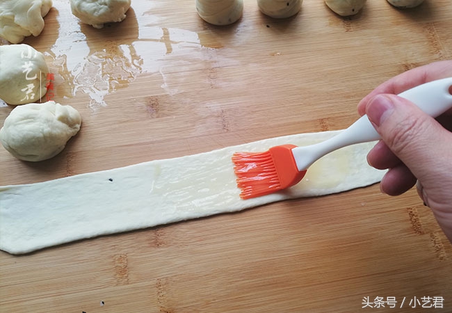 吃了我做的烧饼家人都不爱吃馒头了,皮酥瓤软,第二天吃也不硬