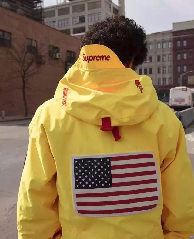 六块钱穿上Supreme不是梦，突破次元壁来圈钱！