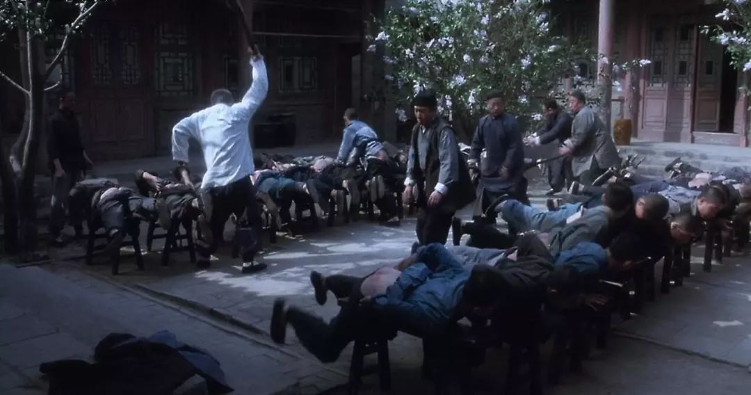 口欲的施虐到*欲情**的压抑，从程蝶衣的阉割到真虞姬的自刎