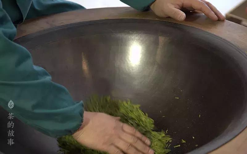 茶叶杀青中的杀青是什么意思啊,茶叶杀青如何控制杀青温度