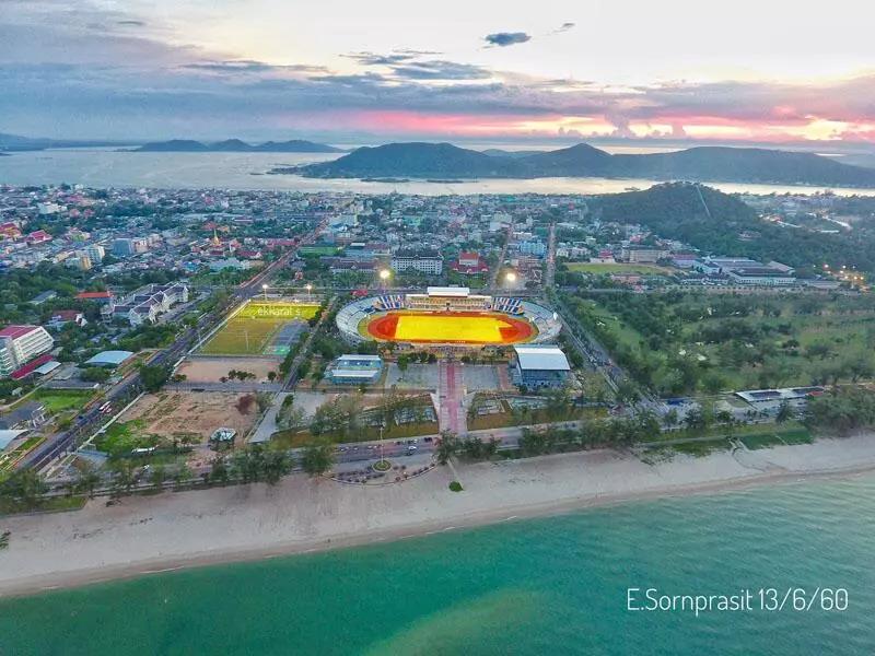 盘点：炼尸房边、大海之滨和群山环绕的泰国十大神奇球场