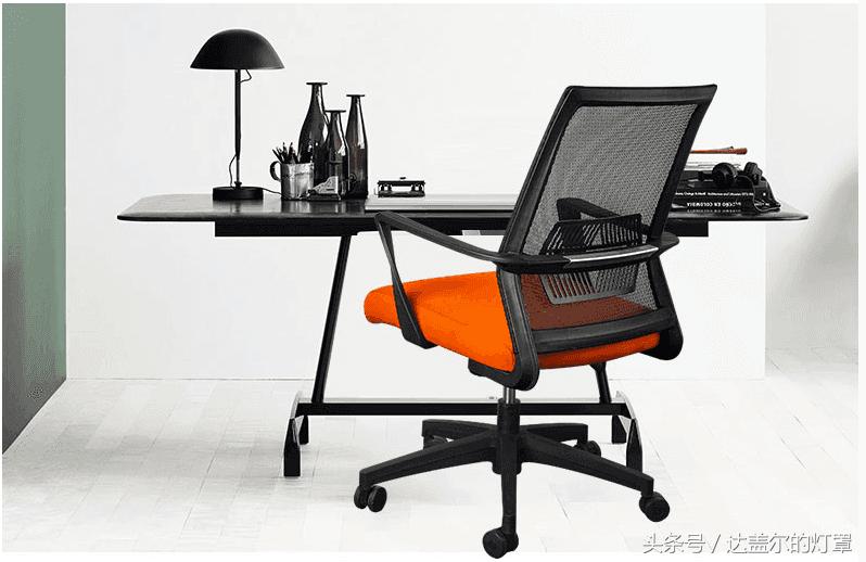 坏习惯伤了腰椎，肾宝片也救不了，不如学学怎么选人体工学椅
