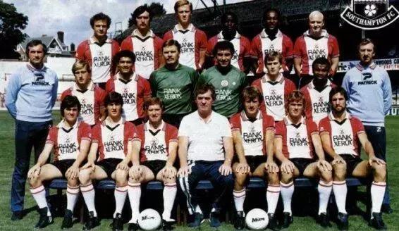 他是世界足坛出场纪录保持者马拉多纳击败他用上帝之手