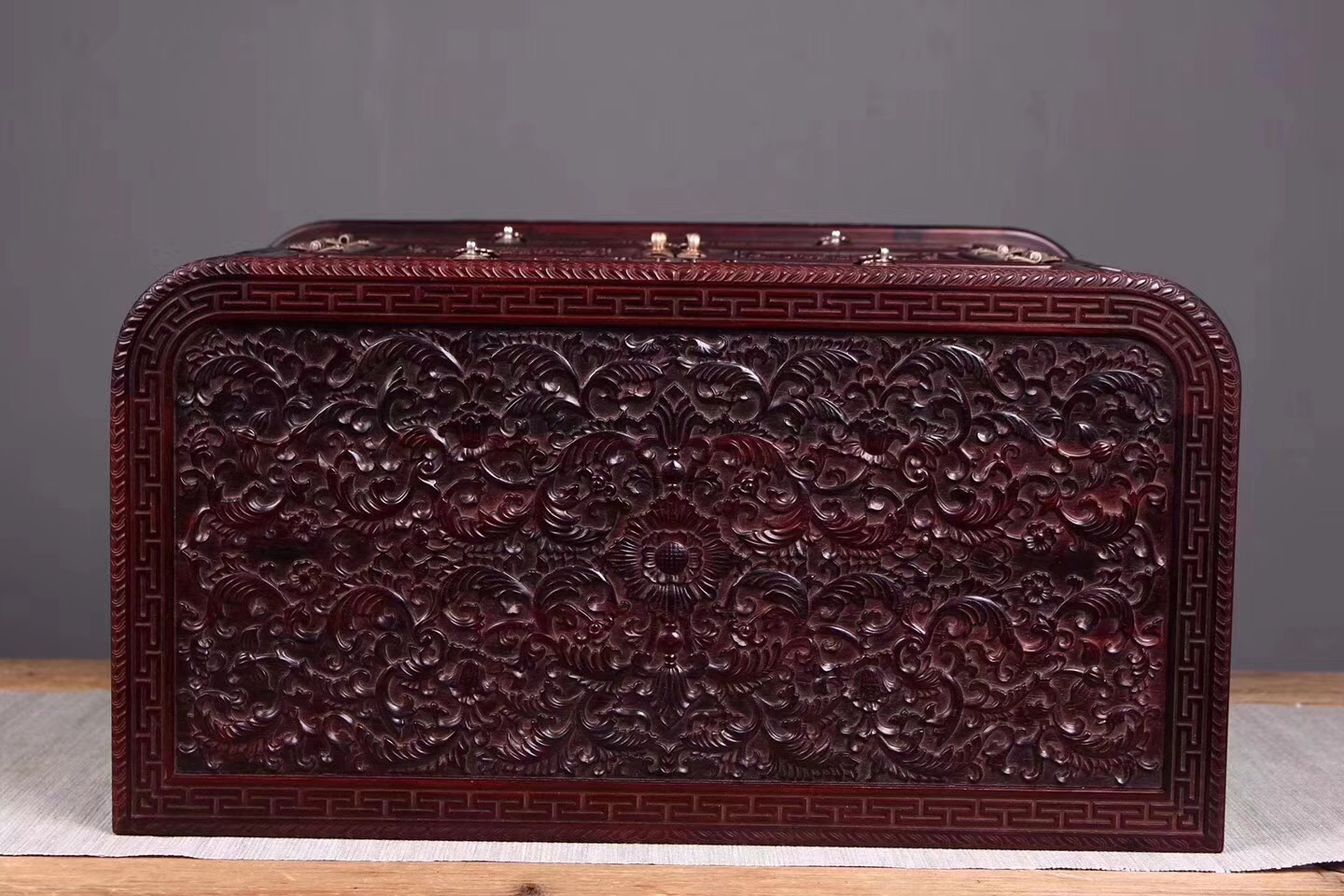 红木雕花里的污垢怎么清除,红木家具雕花太脏怎么清理