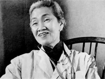 面对产科医生不许结婚生子的无理规定，她说：那我就一辈子不嫁！