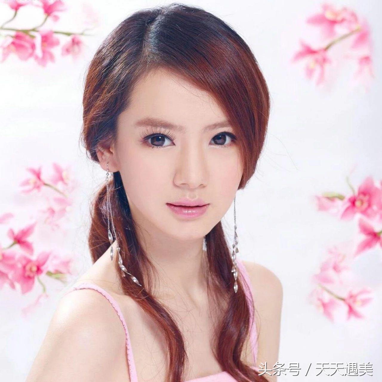 大方承认割双眼皮的明星,戚薇旗下明星