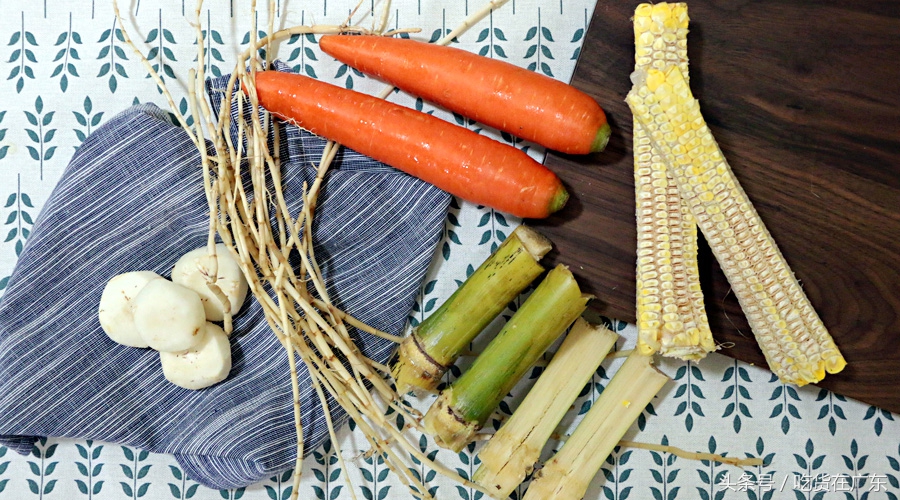 茅根鱼腥草甘蔗胡萝卜马蹄水功效,咳嗽发高烧可以喝甘蔗茅根马蹄水