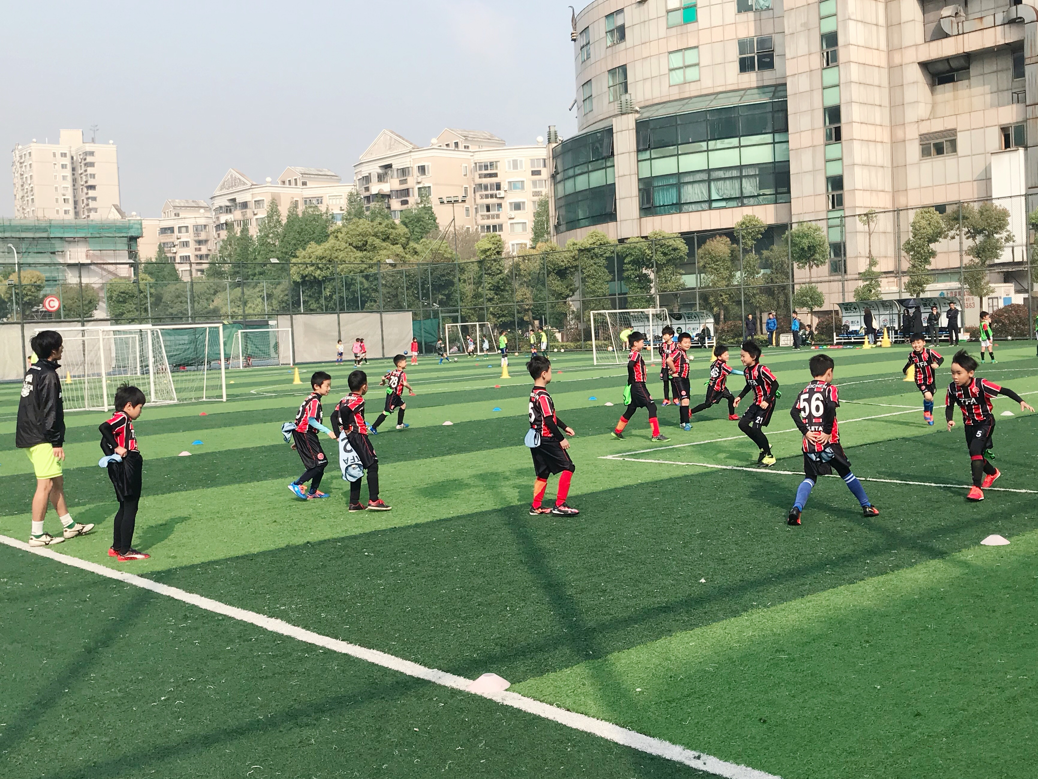 日本足球青训基本功训练,日本足球青训球感游戏