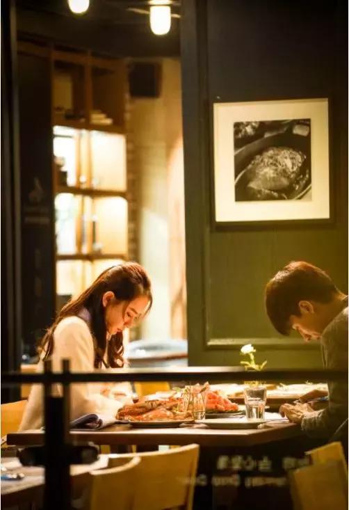 北京女子图鉴送包,北京女子图鉴背着假包