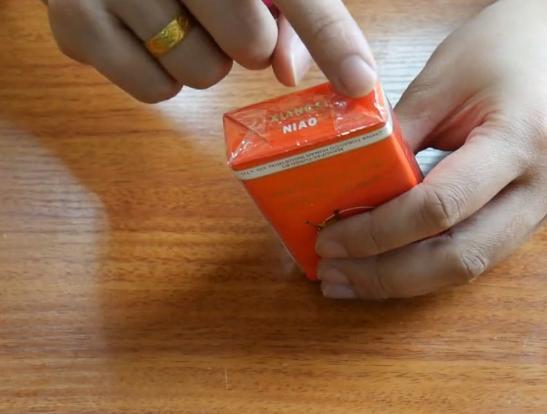抽了几十年的烟才知道软包的拆法,软包装的烟怎么拆开比较好保存