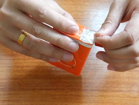 抽了几十年的烟才知道软包的拆法,软包装的烟怎么拆开比较好保存