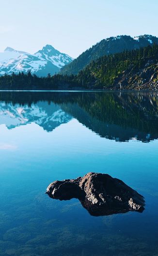 绿松石颜色最深会变多深,绿松石色的最佳搭配颜色