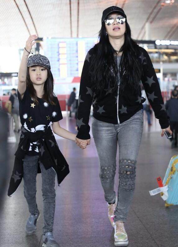 钟丽缇和女儿穿公主装视频,钟丽缇女儿考拉14岁近照