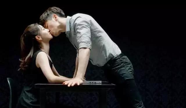 高云翔恋爱细节,高云翔隔空飞吻