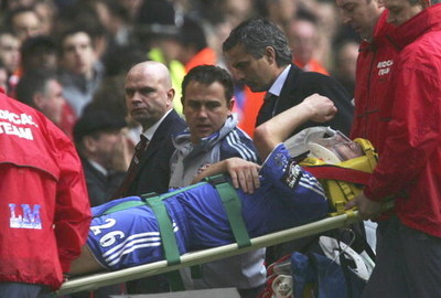 足球守门被爆头,足球守门员被爆头