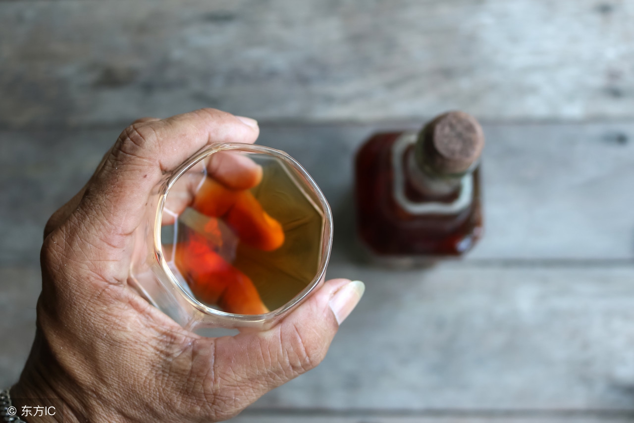 钓鱼可以用鸿茅药酒泡酒米吗?钓的鱼可以吃吗?