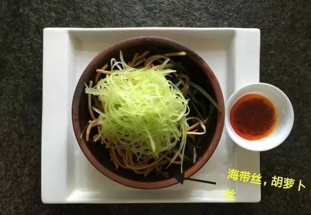 眼袋黑眼圈脂肪粒的消除方法,眼袋黑眼圈最有效的去除方法17岁